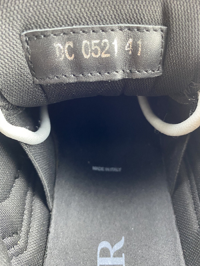 D10R SNEAKER