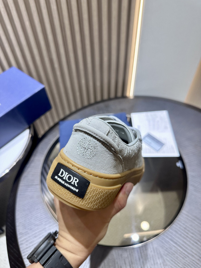 D10R SNEAKER