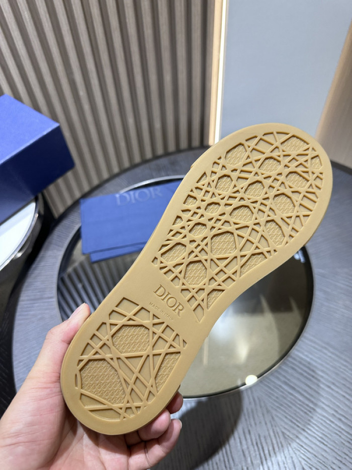 D10R SNEAKER