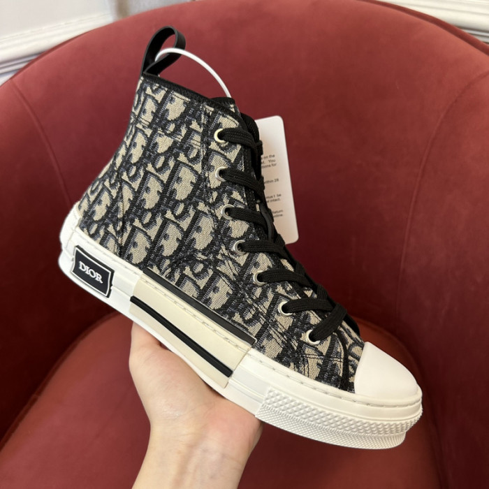 D10R SNEAKER