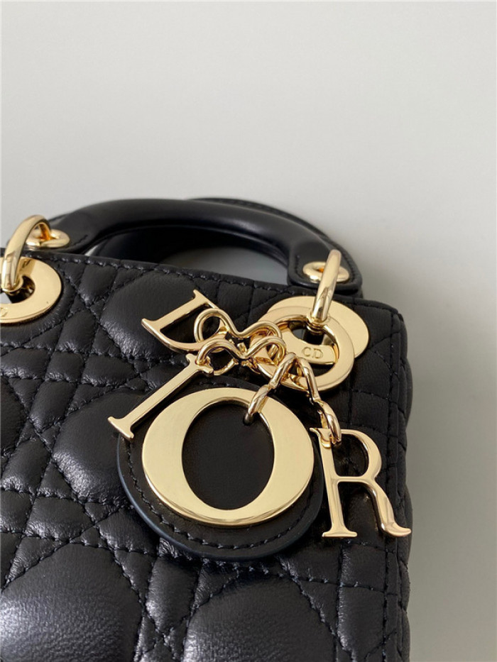 d10r BAG