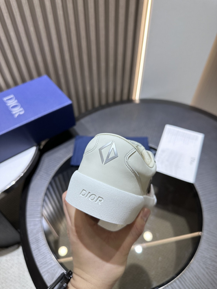 D10R SNEAKER