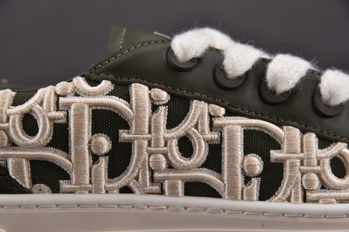 D10R SNEAKER