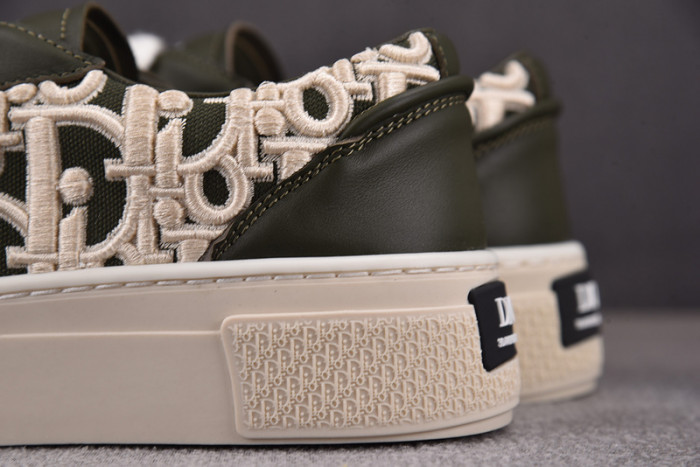 D10R SNEAKER