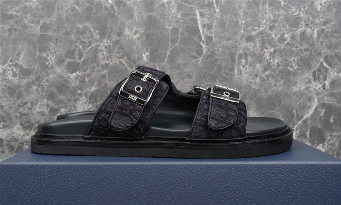 d10r sandal