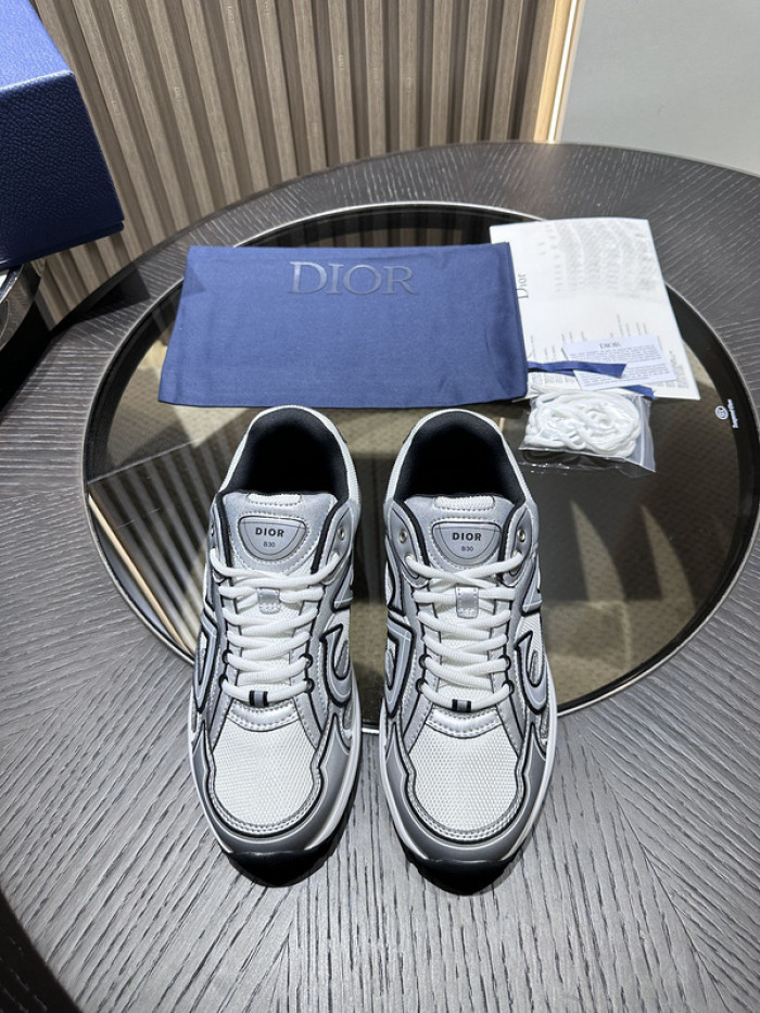 D10R SNEAKER