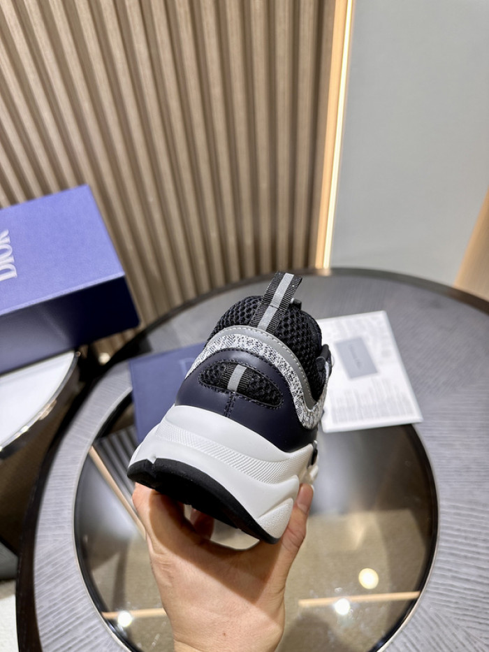 D10R SNEAKER