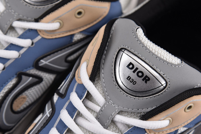 D10R SNEAKER