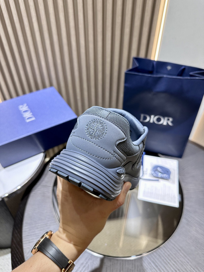 D10R SNEAKER