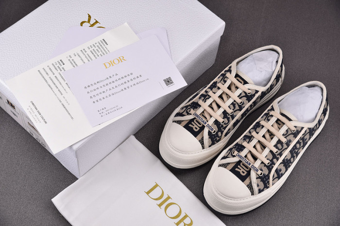 D10R SNEAKER