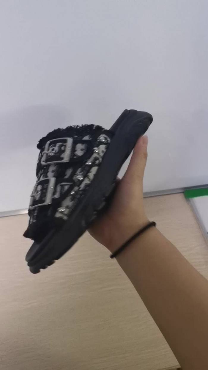 d10r sandal