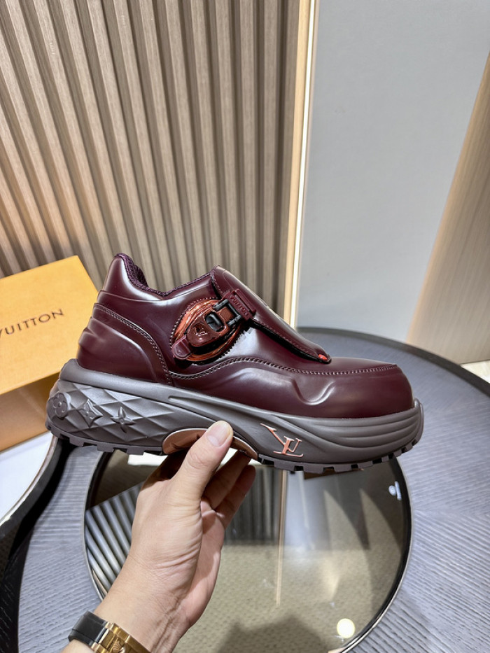 L0VT SNEAKER