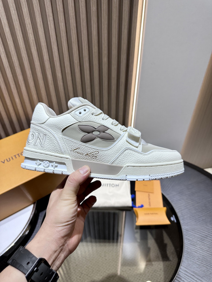 L0VT SNEAKER