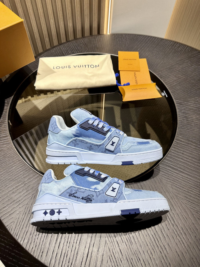 L0VT SNEAKER