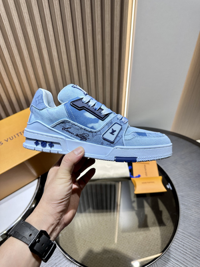 L0VT SNEAKER