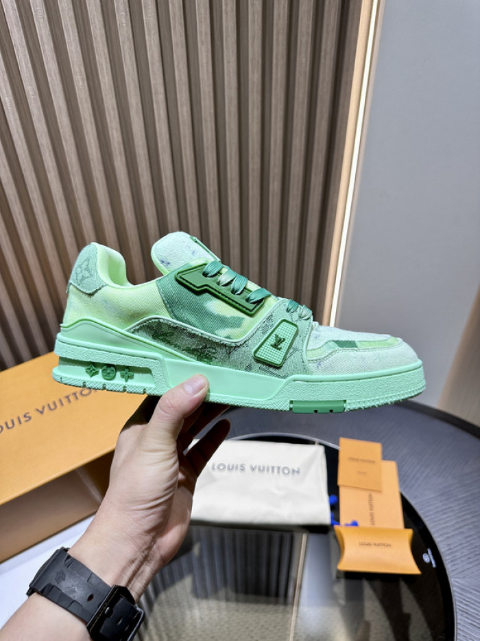L0VT SNEAKER