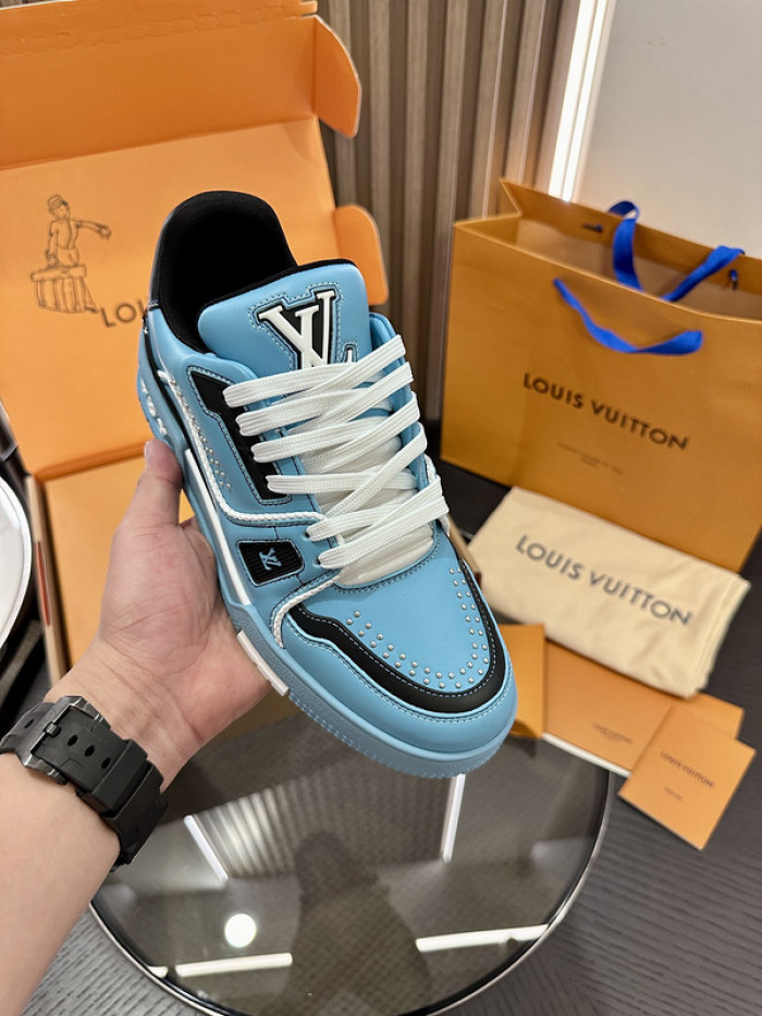 L0VT SNEAKER