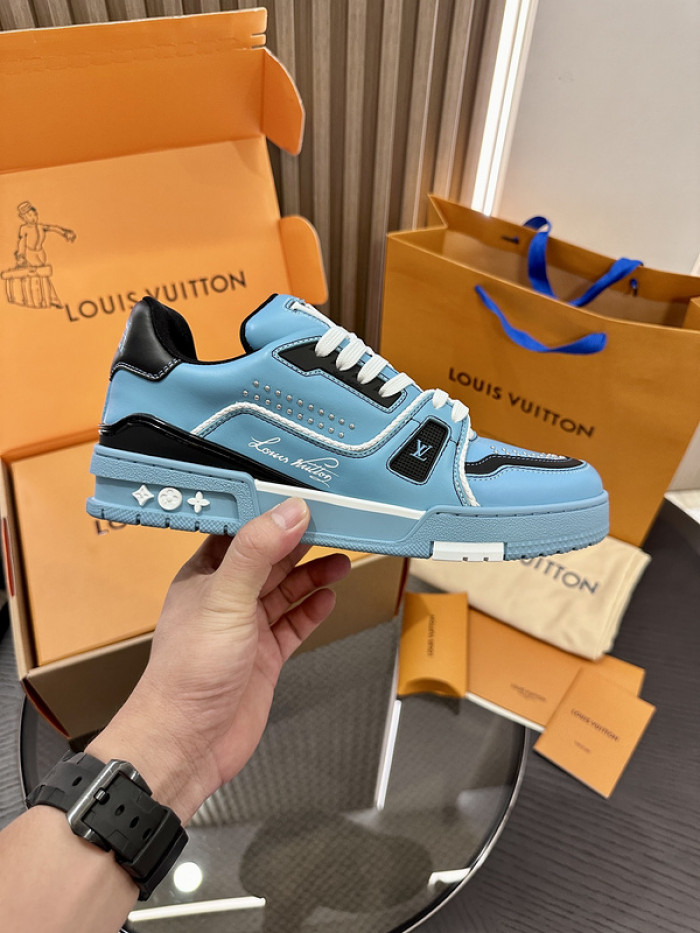 L0VT SNEAKER
