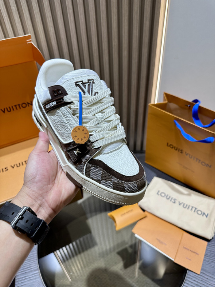 L0VT SNEAKER
