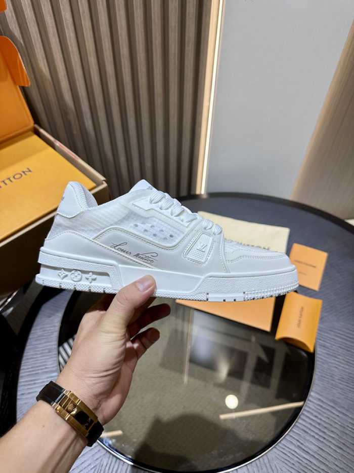 L0VT SNEAKER