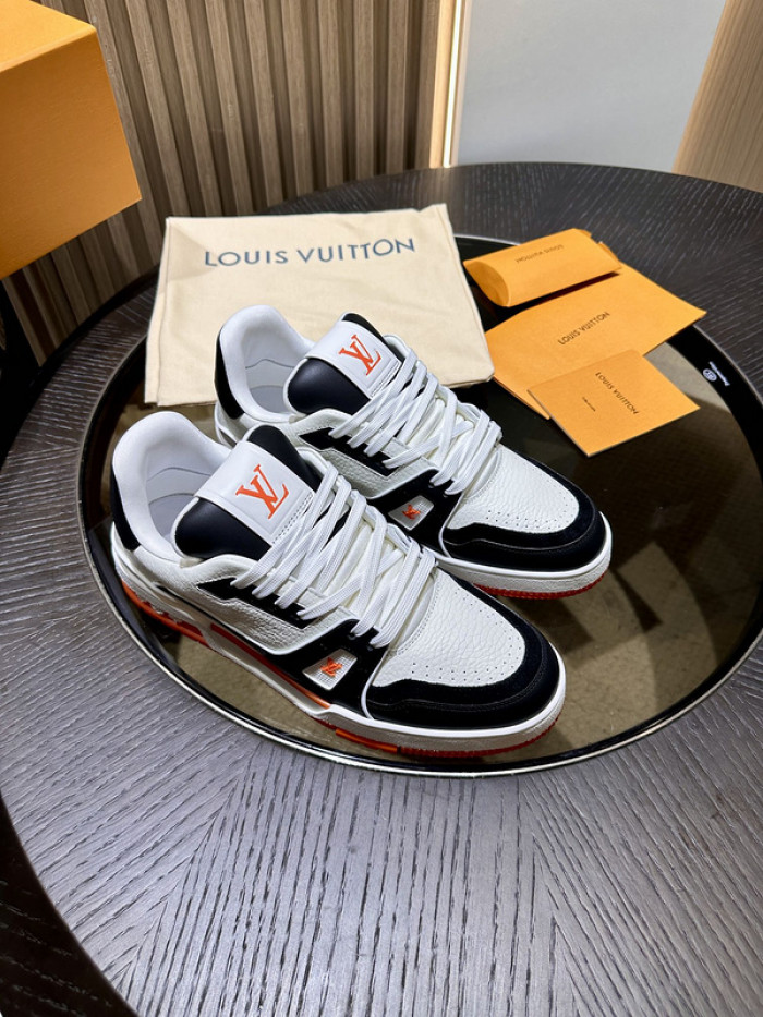 L0VT SNEAKER