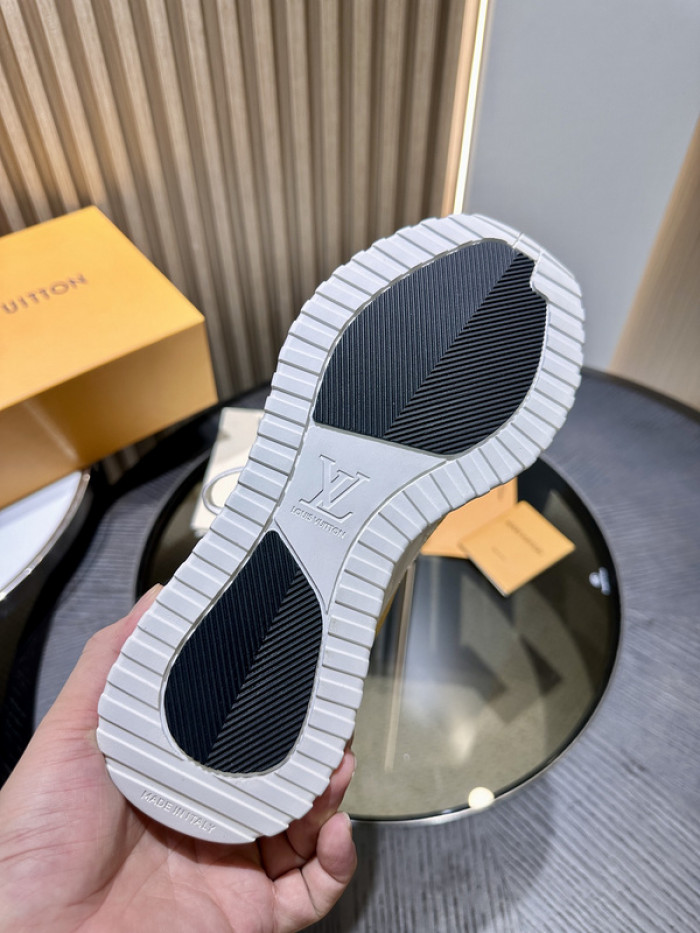 L0VT SNEAKER