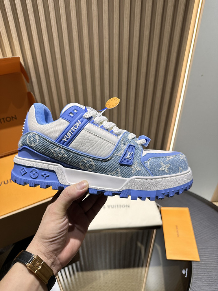 L0VT SNEAKER