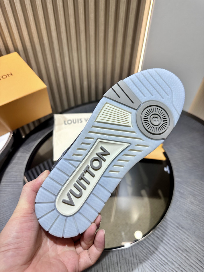 L0VT SNEAKER