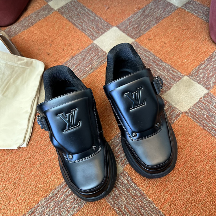 L0VT SNEAKER