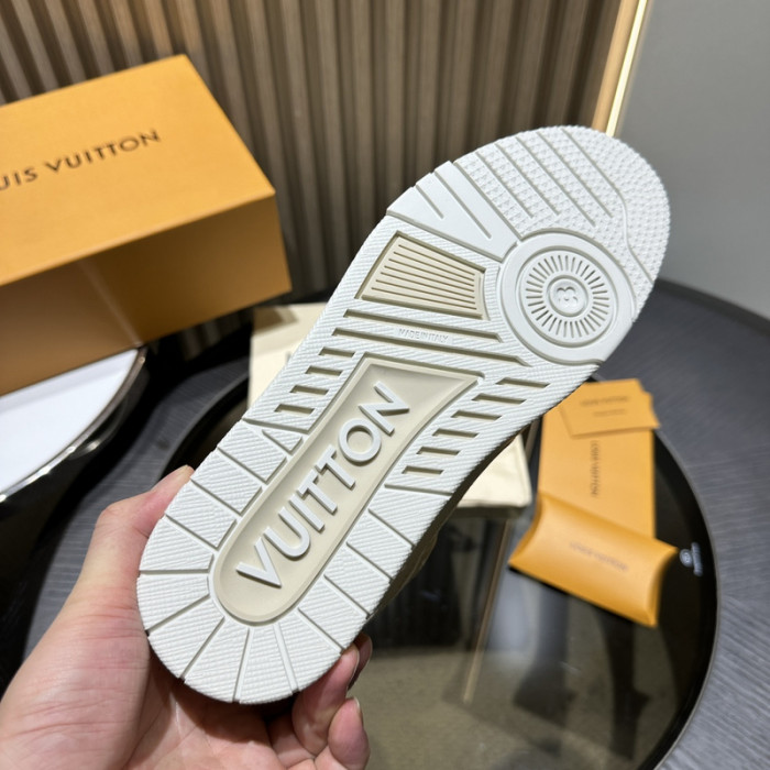 L0VT SNEAKER