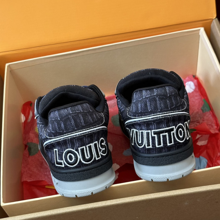 L0VT SNEAKER