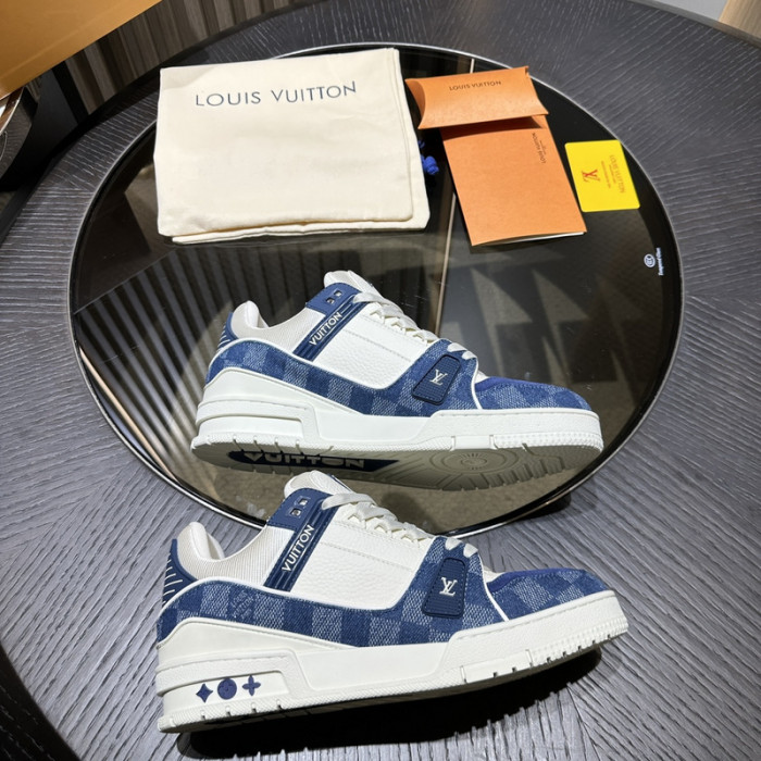 L0VT SNEAKER