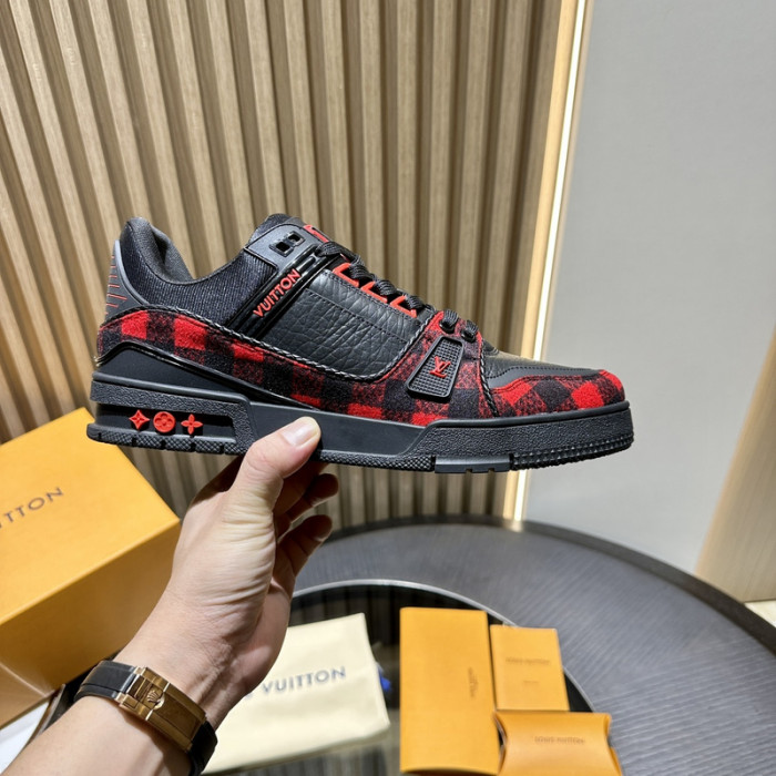 L0VT SNEAKER