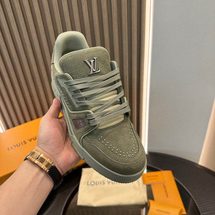L0VT SNEAKER