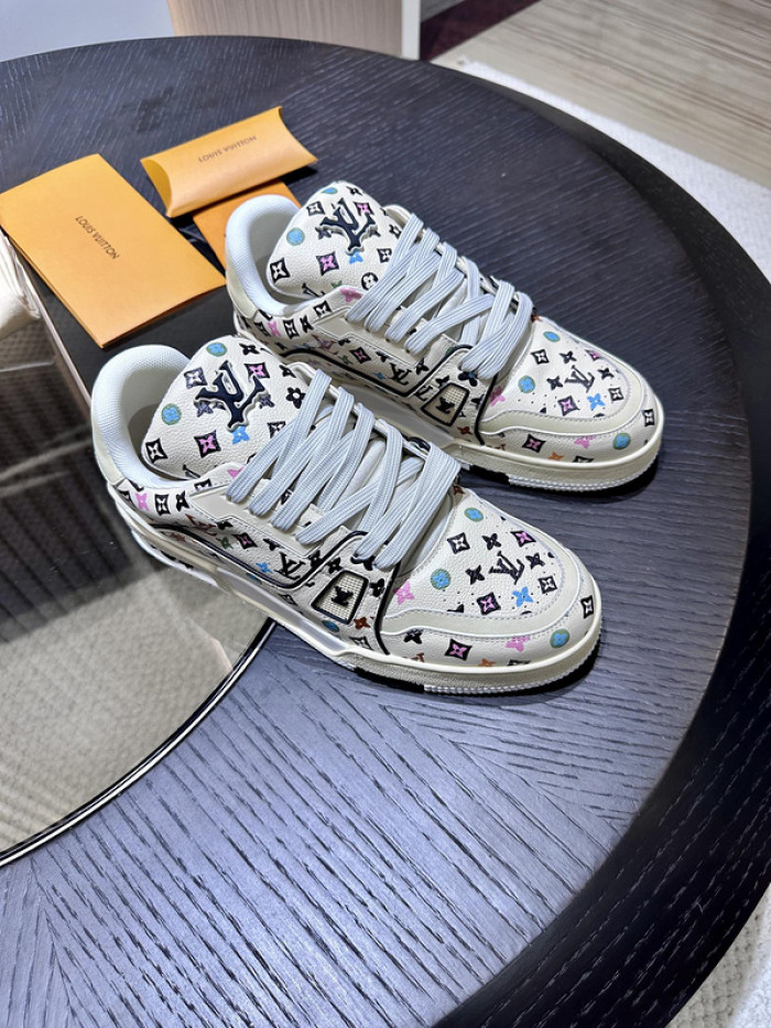 L0VT SNEAKER