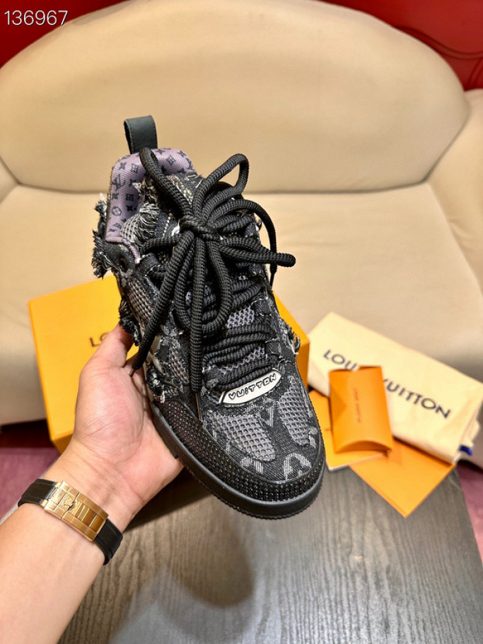 L0VT SNEAKER