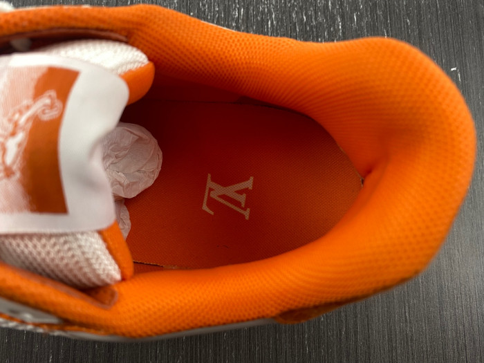 L0VT SNEAKER