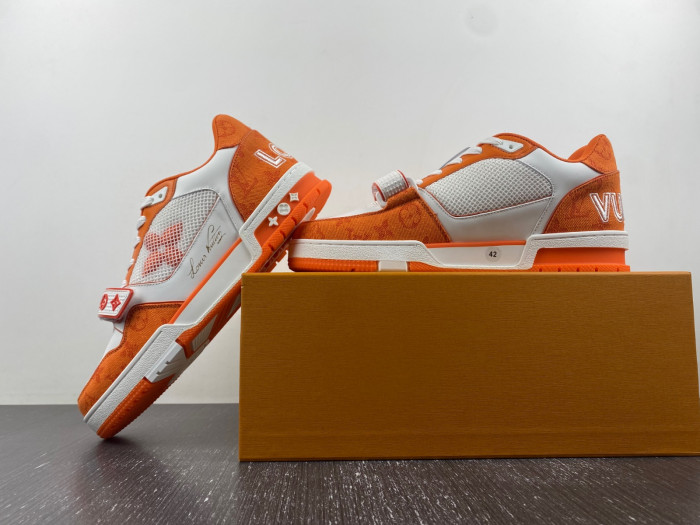 L0VT SNEAKER