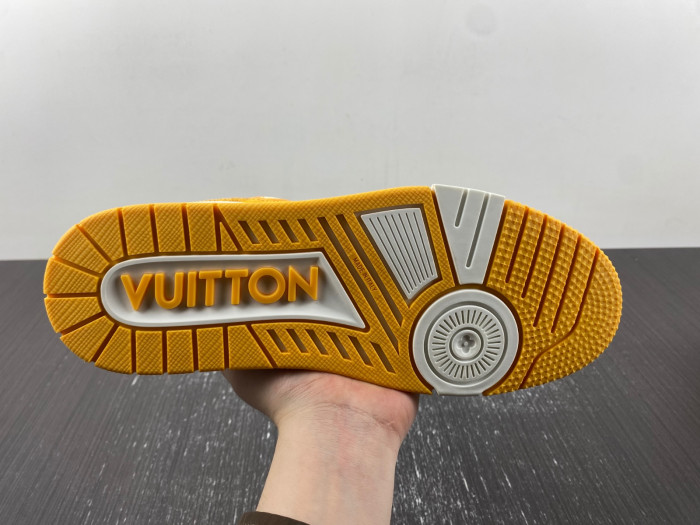 L0VT SNEAKER