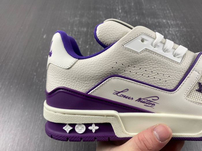 L0VT SNEAKER