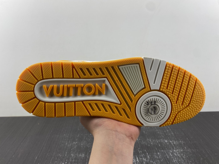 L0VT SNEAKER