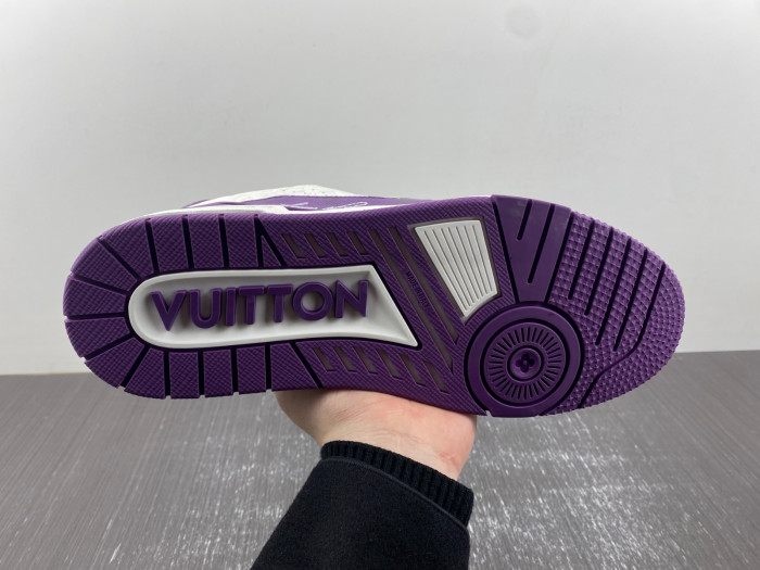 L0VT SNEAKER