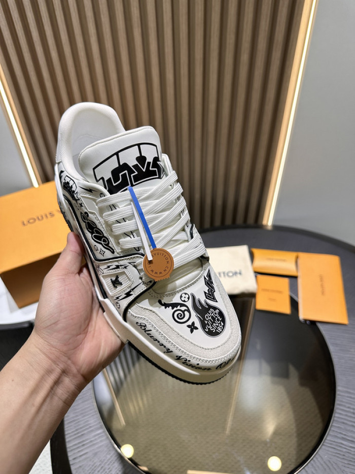 L0VT SNEAKER