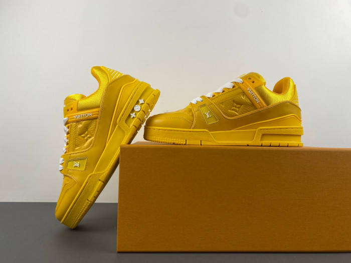 L0VT SNEAKER